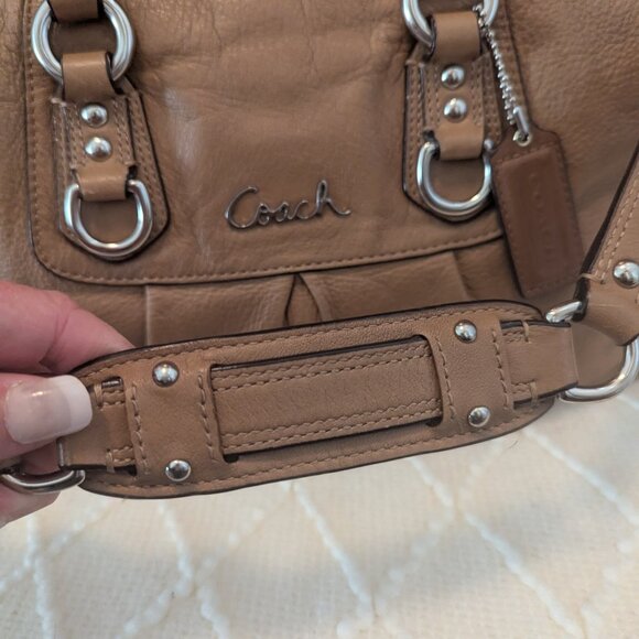 Classic Coach Leather Satchel Handbag - Picture 9 of 13